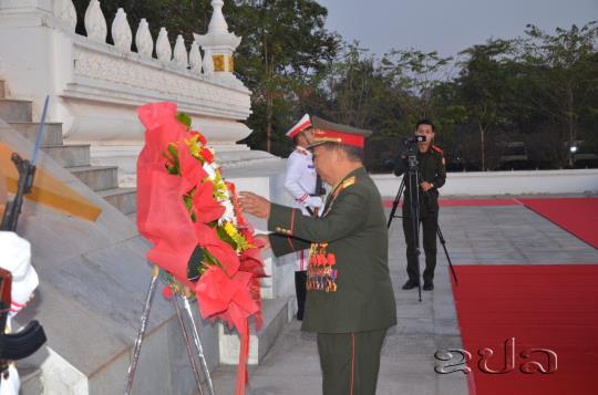 Defense officials pay respect to revolutionary martyrs on Army’s Day