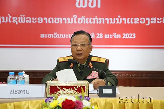 ກະຊວງປ້ອງກັນປະເທດ ປະດັບຫລຽນໄຊ ພິລະອາດຫານ ໃຫ້ການນຳແຂວງສະຫວັນນະເຂດ