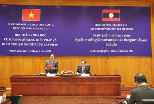 Vietnam shares Constitution amendment experiences with Laos