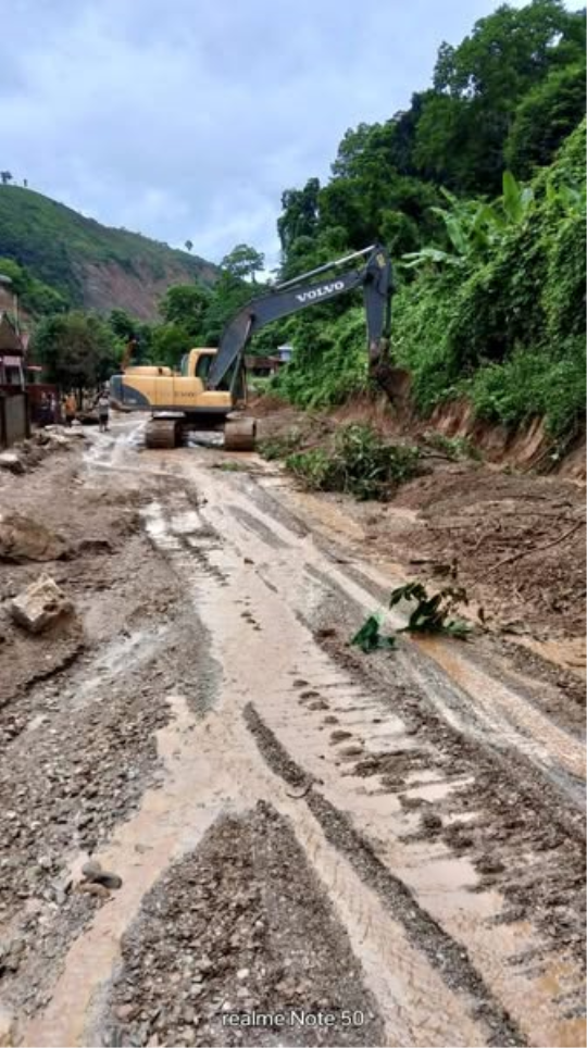 Flash Floods Devastate Ngern District, Cutting Off Major Highway