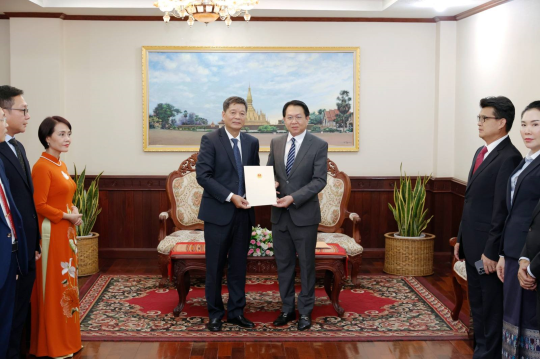 Vietnamese Consul General Presents Credentials to Lao Ministry of Foreign Affairs