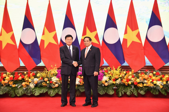 Lao and Vietnamese Leaders Strengthen Ties During High-Level Meeting in Hanoi