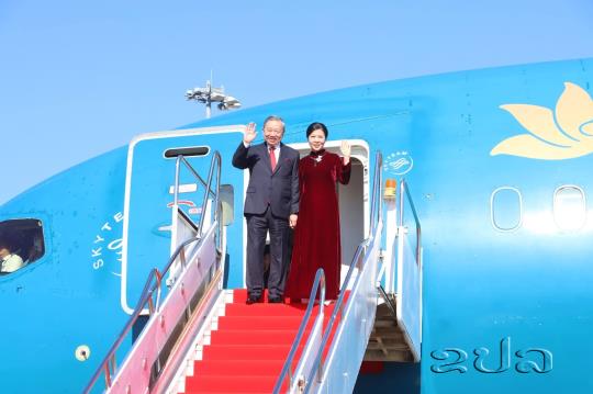 Vietnam’s Party Chief To Lam Arrives in Vientiane for Official Visit