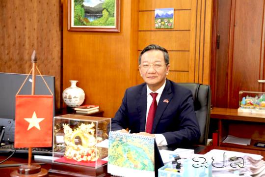 ວັນສະຖາປານາ ສປປ ລາວ ຄົບຮອບ 50 ປີ ສາຍໃຈຫວຽດນາມ - ລາວ ອັນແໜ້ນແຟ້ນ, ຮ່ວມກ້າວສູ່ຄວາມຈະເລີນຮຸ່ງເຮືອງໃນຍຸກສະໄໝໃໝ່