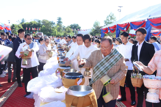 Savannakhet Honors President Kaysone Phomvihane with Alms-Giving Ceremony