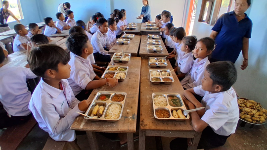 School lunch programme extended to 2029 in southern Laos   