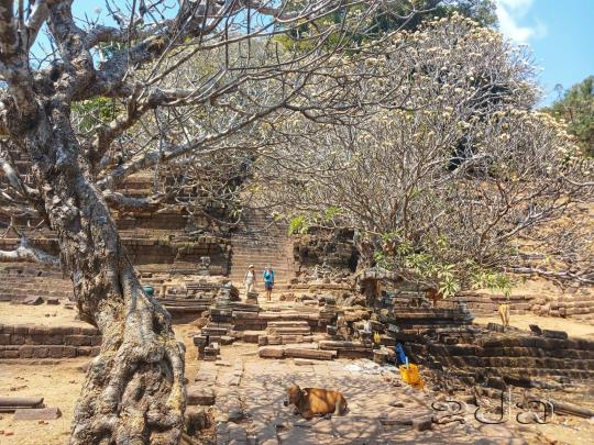 ຜາສາດຫີນວັດພູຈຳປາສັກ ໜຶ່ງໃນສະຖານທີ່ທ່ອງທ່ຽວທີ່ມີຊື່ສຽງຂອງແຂວງຈຳປາສັກ