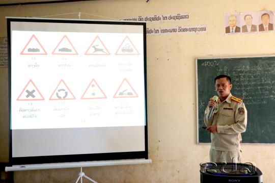 ໂຄສະນາເຜີຍແຜ່ປູກຈິດສຳນຶກດ້ານຄວາມປອດໄພທາງຫລວງ ຢູ່ສອງເມືອງແຂວງວຽງຈັນ