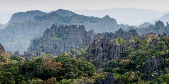 ອຸທິຍານແຫ່ງຊາດ ຫີນໜາມໜໍ່ ອີກໜຶ່ງສະຖານທີ່ທ່ອງທ່ຽວທີ່ລໍຄ່ອຍນັກທ່ອງທ່ຽວເຂົ້າມາສຳພັດ