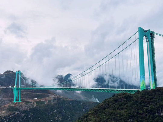 World’s highest bridge boosts growth of Guizhou tourism