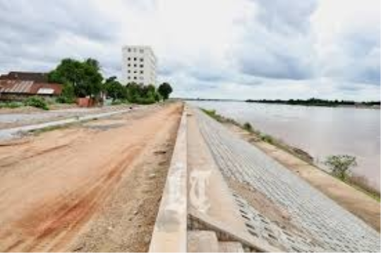 Vientiane Approves 93 km of Concrete Roads, Mekong Erosion Control