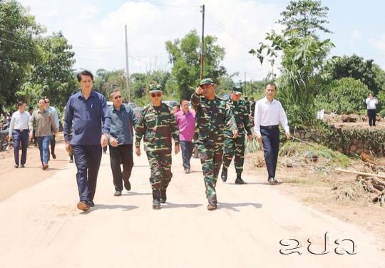 ປະທານຄະນະກຳມະການຄຸ້ມຄອງໄພພິບັດຂັ້ນສູນກາງ ລົງຕິດຕາມຊ່ວຍເຫລືອຜູ້ປະສົບໄພນໍ້າຖ້ວມ ຢູ່ອຸດົມໄຊ