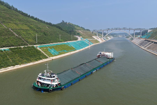 China&rsquo;s major river-to-sea canal to open to navigation