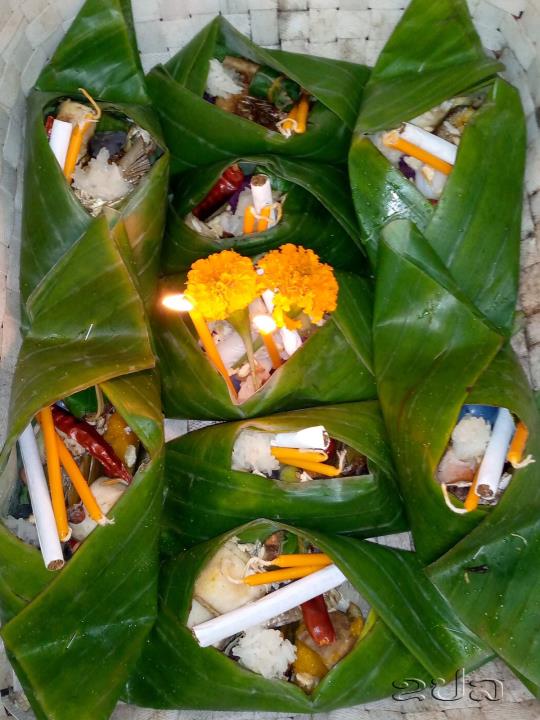 ບຸນຫໍ່ເຂົ້າປະດັບດິນ ຮີດຄອງອັນດີງາມສືບທອດຈາກຮຸ່ນສູ່ຮຸ່ນ