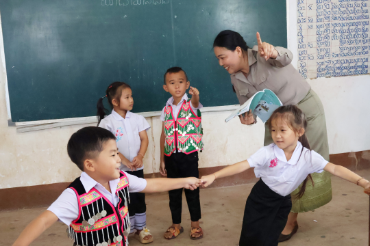 Lao PDR, with support from Australia, presents Spoken Lao teaching materials success at University of Oxford, UK