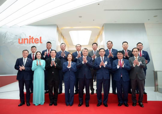 Vietnamese Prime Minister Visits Unitel, Highlighting Laos–Vietnam Economic Cooperation