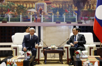 Prime Minister Sonexay Siphandone hosts delegation of Vietnam Fatherland Front