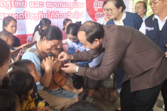 Vice Minister of Health observes measles vaccination in Xaysomboun