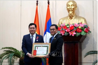 Da Nang official granted Laos’s third-class Freedom Order 