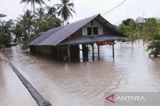 Indonesia: Over 4,000 people isolated due to floods, landslides