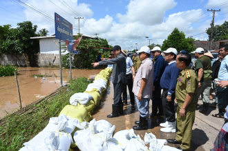 PM Monitors Flood Mitigation Efforts in Vientiane