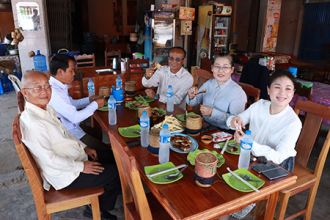 ປີ້ງໄກ່ນາປົ່ງ ອາຫານເອກະລັກຂອງແຂວງສາລະວັນ 