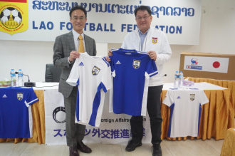 Japan Donates Training Wear to Lao Football Federation - Sport For Tomorrow Initiative -