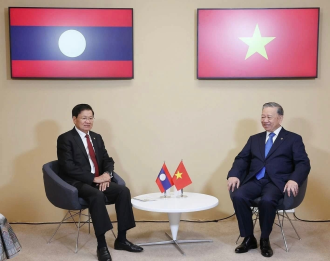 Lao and Vietnamese Presidents Hold Bilateral Meeting