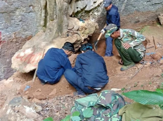 Remains of nine Vietnamese volunteer soldiers, experts found in Laos in one month