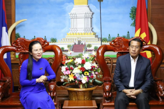 Khammouan Governor Welcomes Youth Delegation from Vietnam’s Quang Ngai Province