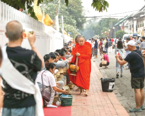 ນັກທ່ອງທ່ຽວເຂົ້າມາລາວບັນລຸ 5 ລ້ານຄົນລື່ນຄາດໝາຍ 27 %