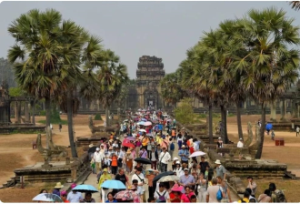 Cambodia lowers e-visa prices for tourists