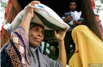 Indonesia continues rice aid for low-income earners in 2025