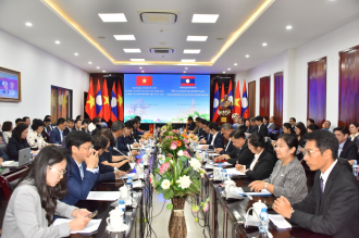 Laos-Vietnam Cooperation Committees Review Bilateral Cooperation