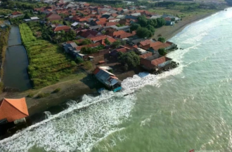 Indonesia to build massive sea wall to combat rising sea levels 