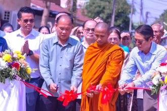 ເປີດນຳໃຊ້ ທາງເບຕົງເສີມເຫລັກ ຢູ່ບ້ານຊ້າງຄູ້ ເມືອງໄຊທານີ