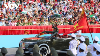 ການຊ້ອມໃຫຍ່ ພີທີສະເຫລີມສະຫລອງ 50 ປີແຫ່ງວັນປົດປ່ອຍພາກໃຕ້ ຫວຽດນາມ