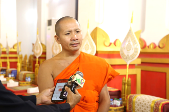 ບໍາເພັນບຸນກຸສົນຖວາຍບູຊາຄຸນແດ່ ພະອາຈານໃຫຍ່ ມະຫາບຸນມາ ສິມມາພົມ ປະທານ ສູນກາງ ອພສ