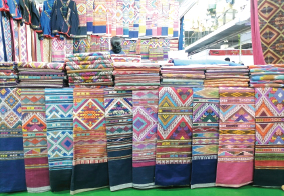 ສ້າງເສດຖະກິດຈາກວຽກງານຫັດຖະກຳແພຝ້າຍລາວ
