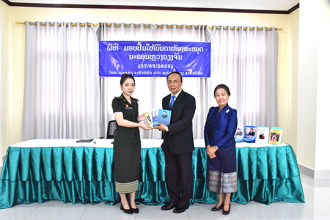 ຫ້ອງສະໝຸດ ໃນ ນວ ໄດ້ຮັບປຶ້ມ ການທູດ ແລະ ການເຄື່ອນໄຫວຂອງການນໍາຂັ້ນສູງຂອງລາວ