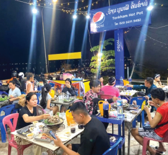ບຸບເຟ້ຕົ້ນຂ້າມ ດຶງດູດລູກຄ້າດ້ວຍວັດຖຸດິບທີ່ສົດໃໝ່ ແລະ ລາຄາບໍ່ແພງ