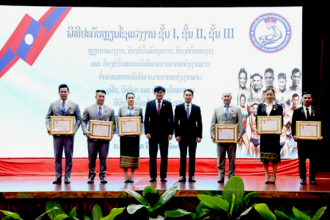 ປະດັບຫລຽນ ໃຫ້ຄະນະສະຫະພັນກິລາເພາະກາຍແຫ່ງຊາດລາວ
