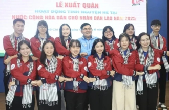 HCM City youths join volunteer activities in Laos