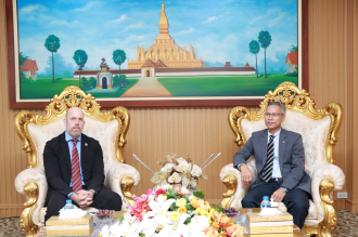 ຮອງຫົວໜ້າຫົວໜ້າ ອອປສ  ຕ້ອນຮັບ ຫົວໜ້າ ຕ້ານຢາເສບຕິດ ແລະ ບັງຄັບໃຊ້ກົດໝາຍສາກົນ
