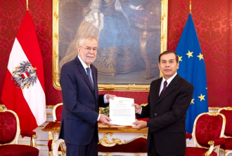 Lao Ambassador Presents Credentials to the President of Austria