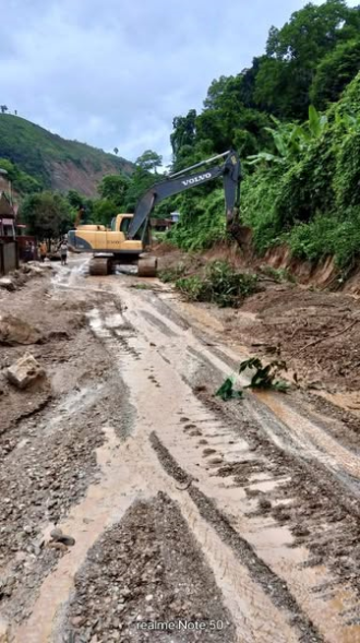 Flash Floods Devastate Ngern District, Cutting Off Major Highway