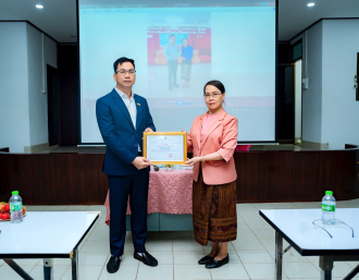 ກະຊວງ ວທ ມອບໃບກຽດຕິຄຸນ ໃຫ້ບໍລິສັດ ສະຕາ ໂທລະຄົມ