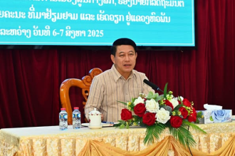 ຮອງນາຍົກລັດຖະມົນຕີ ຊີ້ນຳວຽກງານ ແລະ ມອບເຄື່ອງຊ່ວຍເຫລືອ ແກ້ໄຂໄພພິບັດຢູ່ແຂວງຫົວພັນ