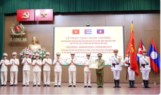 Vietnam’s public security force honoured with noble decorations from Laos, Cuba 