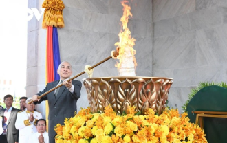 ກຳປູເຈຍ ສະເຫລີມສະຫລອງວັນຊາດ ຄົບຮອບ 72 ປີ